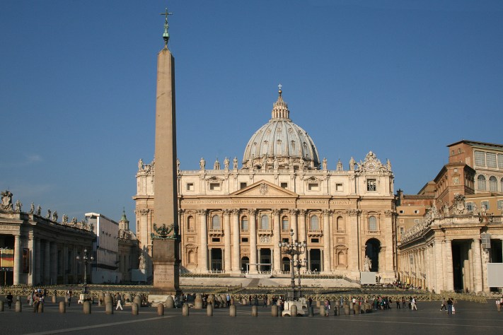 0_Place_Saint-Pierre_-_Vatican