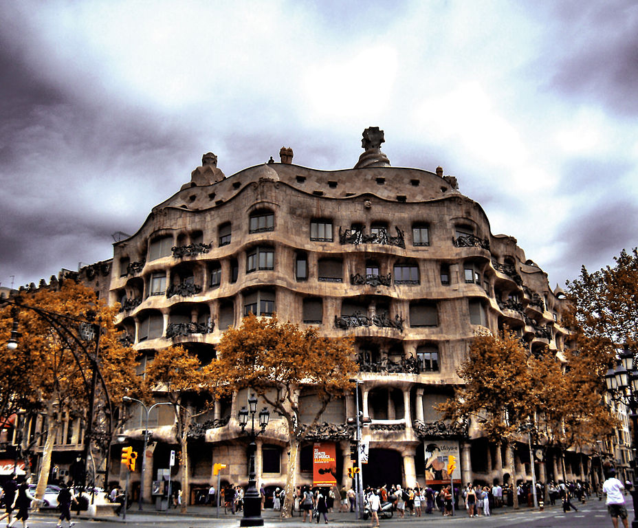 928px-Pedrera