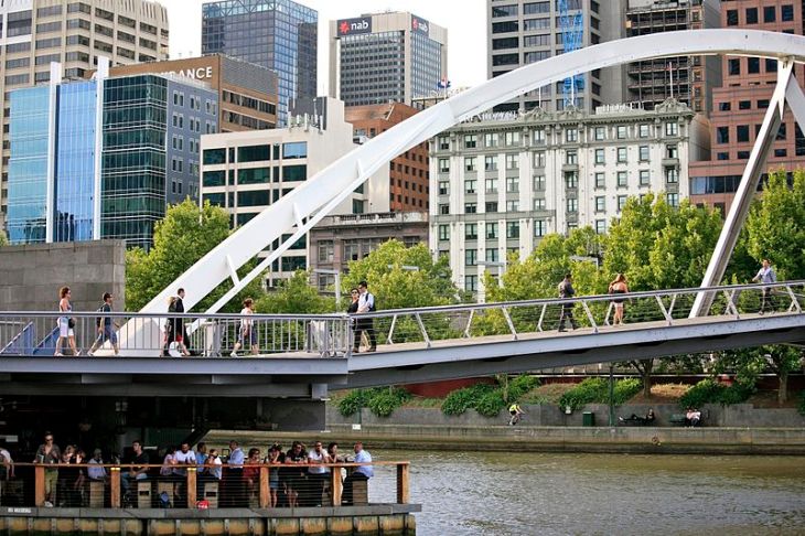 800px-Bridge_over_the_Yarra_River,_Southbank_-_Melbourne_(6760164155)